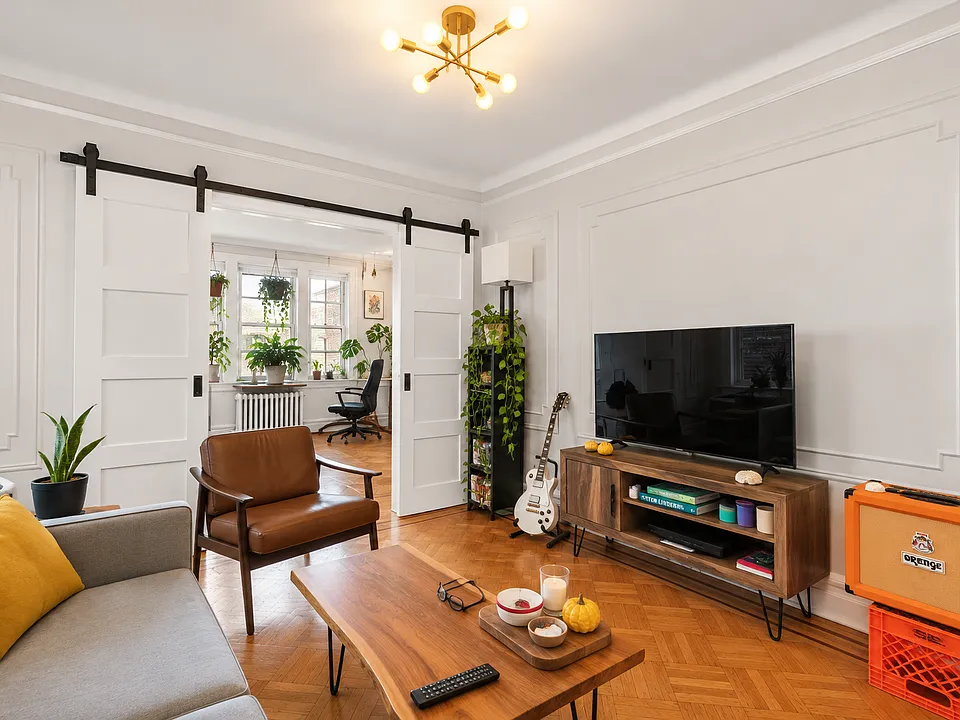 37 Saint Pauls Ave #2