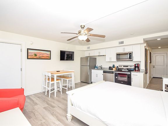 5th image of 800 Sandcastle Dr #110