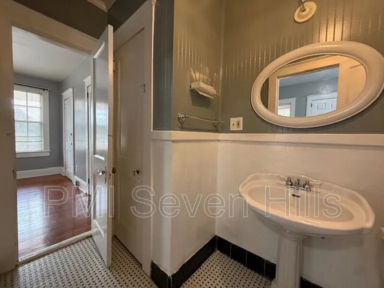 1350 N Gadsden St #B — Photo 12