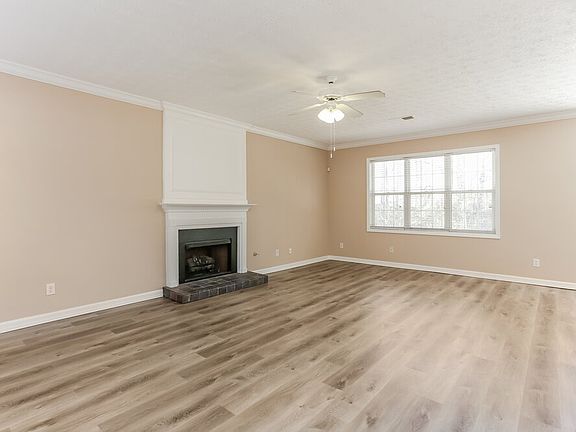 4th image of 225 Chamberlyn Ln