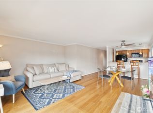 4222 Beach Dr SW APT 202, Seattle, WA 98116