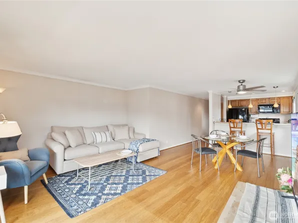 4222 Beach Drive SW #202, Seattle, WA 98116