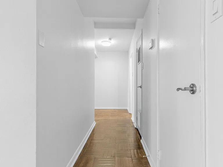 2500 Bathurst St #306 — Photo 19