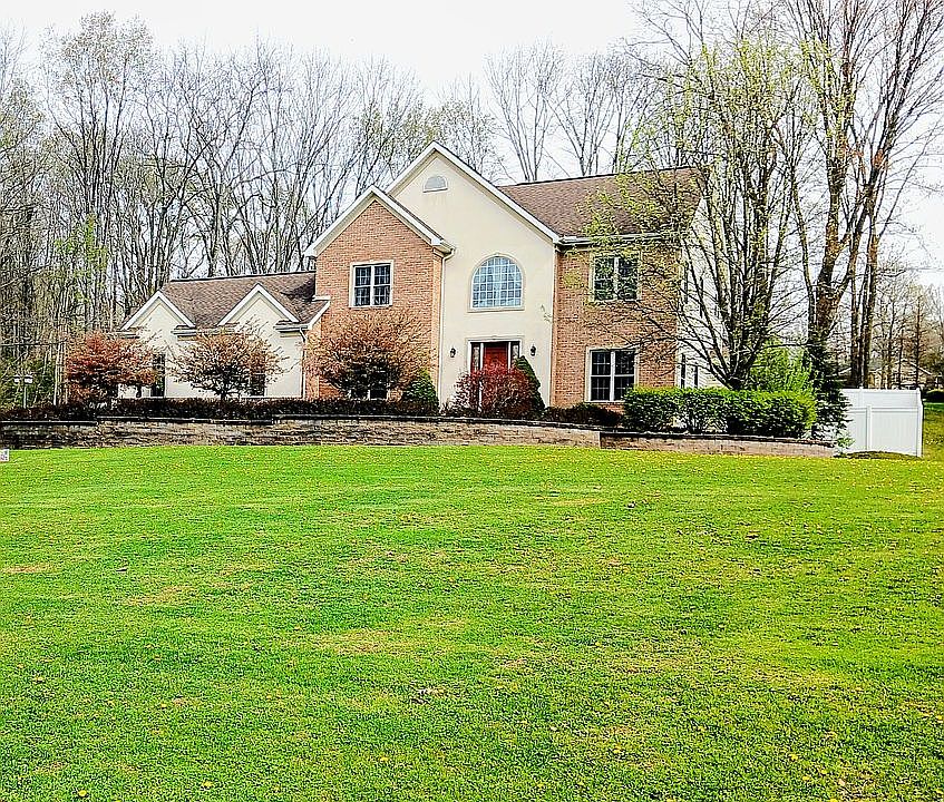 1st image of 190 Fallen Timber Dr