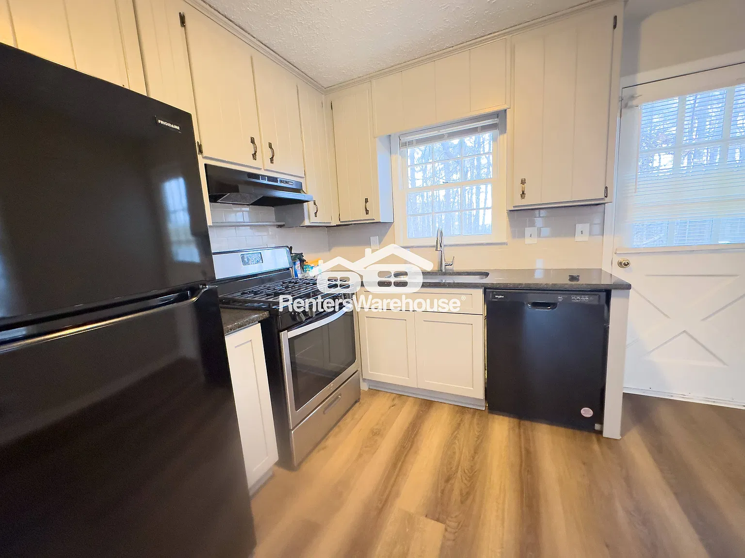 Fully renovated duplex 2 beds 1 bath in Canton! — Photo 3