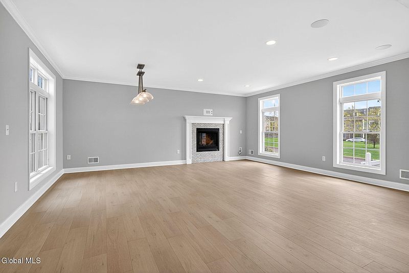 4th image of 7 Sudbury Square