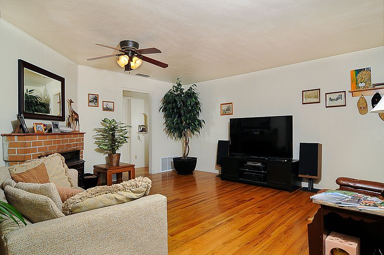 1st image of 2543 Catalina Dr