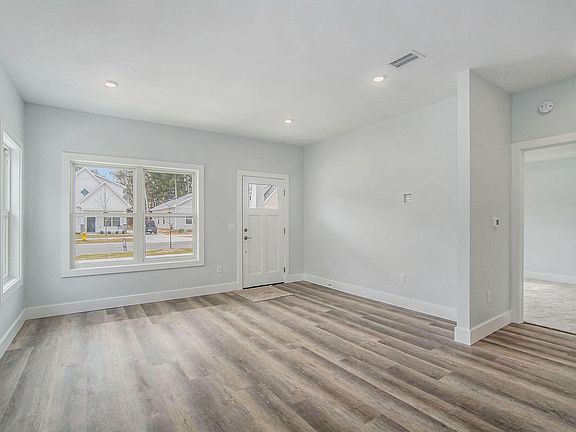 4th image of 1815 Robinson St #23
