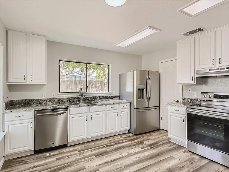 1520 Curameng Cv — Photo 8