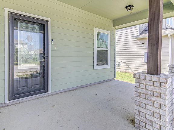 3rd image of 204 Oldbridge Dr