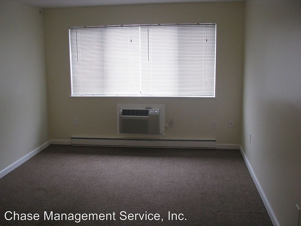2nd image of 1309 Saint James Ave APT 5A