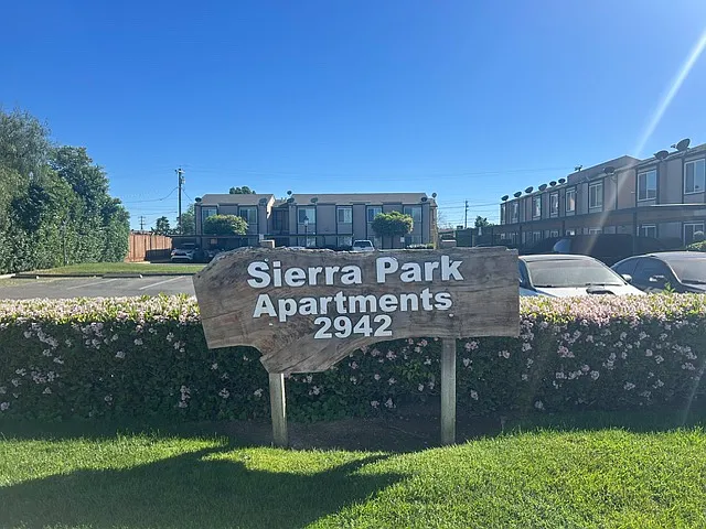 2942 Sierra St #111