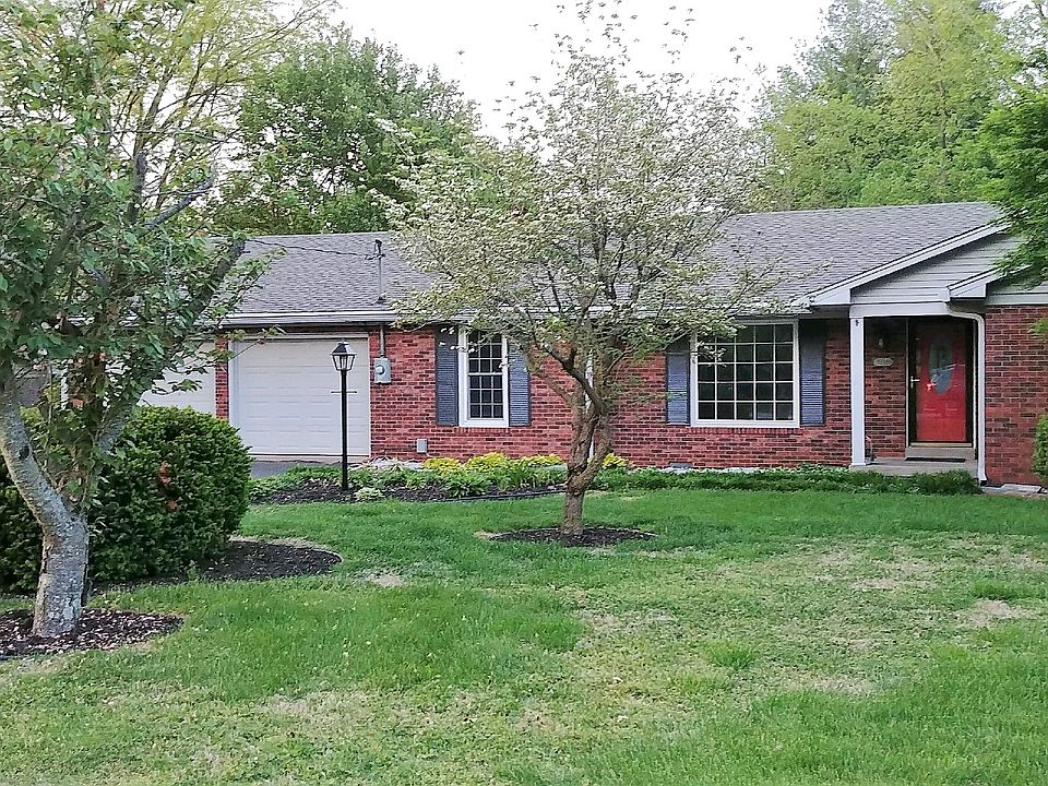 Front of Fox Hollow court