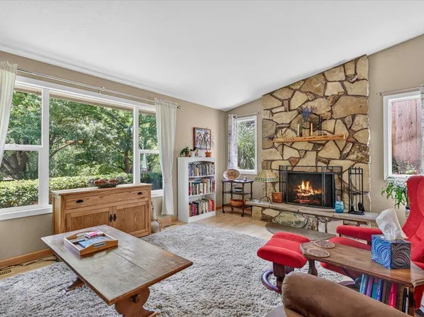 635 Chestnut St, Ashland, OR 97520