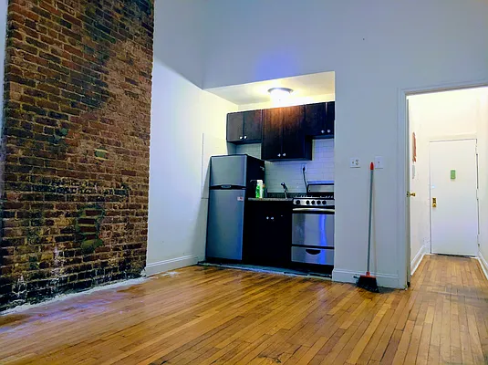 Rented by Platinum Properties | media 8