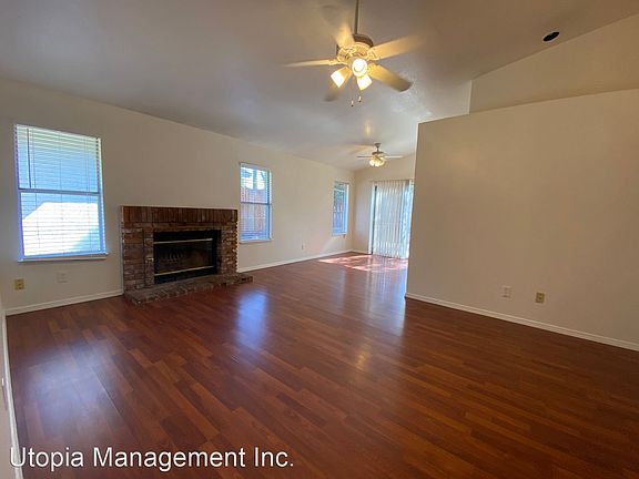 4th image of 880 Vintage Oak Ave