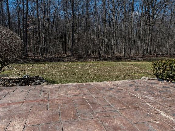 4th image of 2361 River Woods Dr N