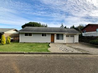 3567 Spruce St, North Bend, OR 97459