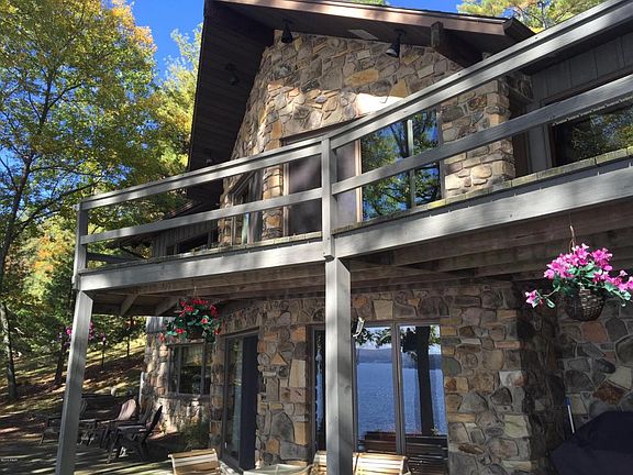 3rd image of 572 Evergreen Dr