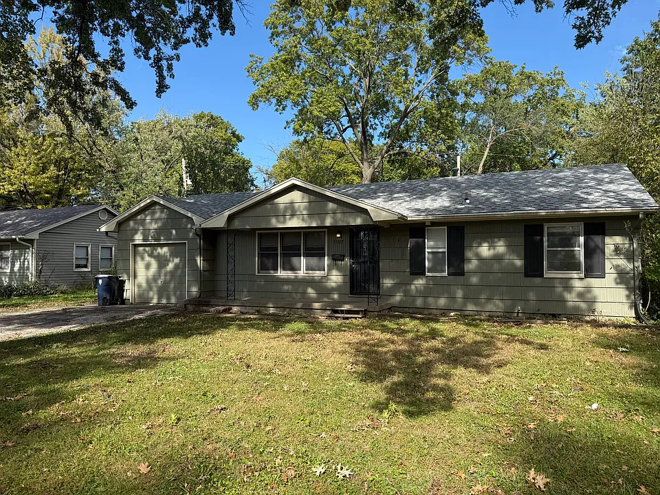 11317 Spruce Ave