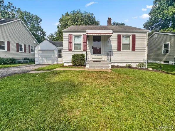 15 Roselawn Ave, Fairview Heights, IL 62208