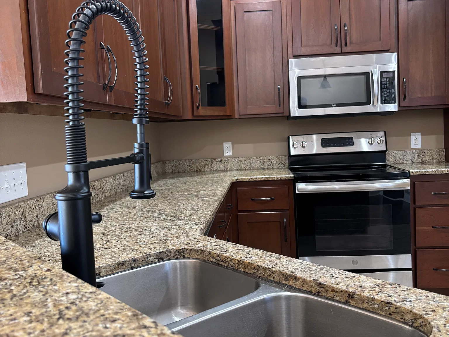 3 bed, 1551 sqft, $2,500 — Photo 2