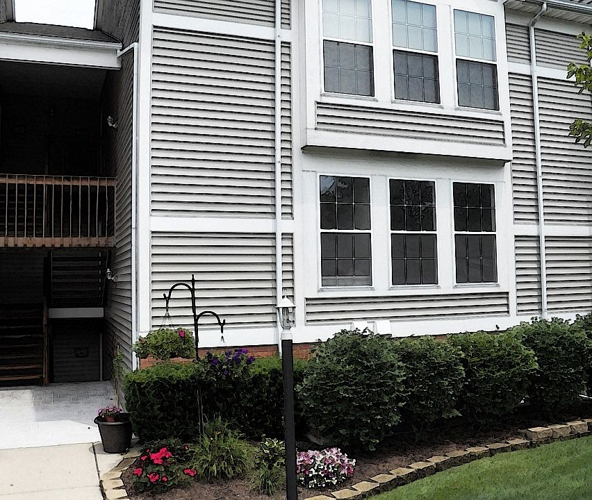 1st image of 1525 Sycamore Commons Dr