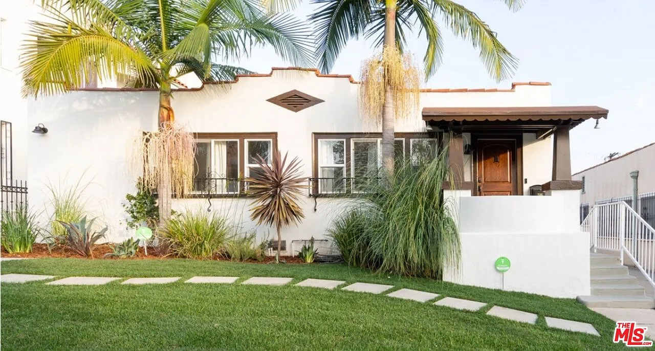 4 bed, 2.5 bath, 1976 sqft, $5,500 — Photo 1
