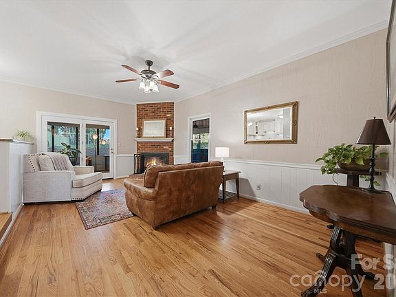 4th image of 1347 10th Street Dr NW