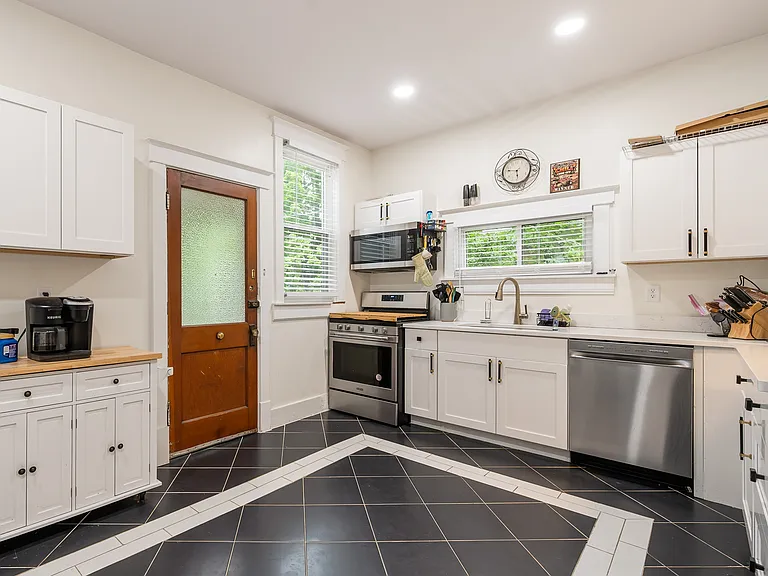 2111 Lowell Ave — Photo 14