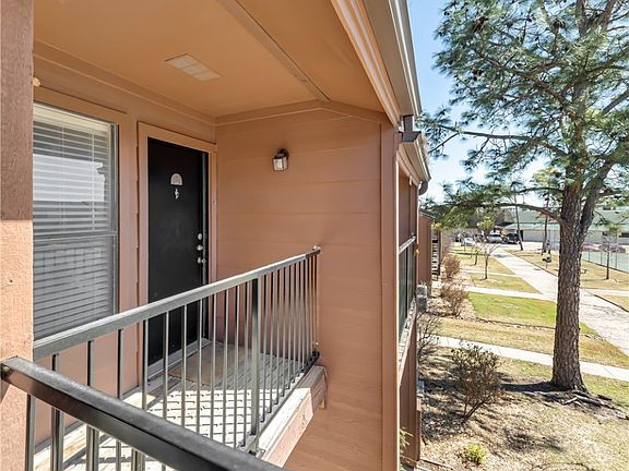 3rd image of 904 University Dr #102