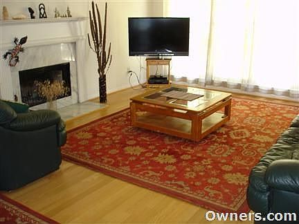 3rd image of 255 Heathgate Dr