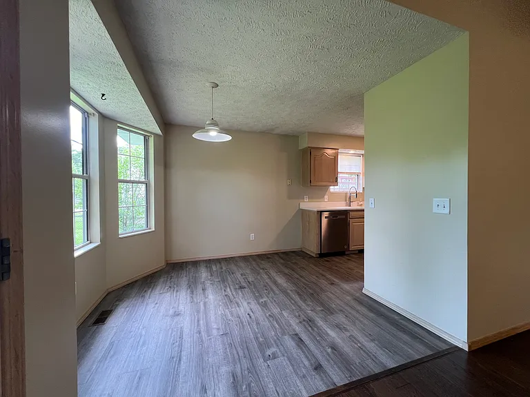1538 S Saint Marys Ave — Photo 5