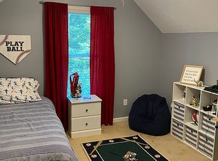 1817 Arrowhead Ln, Godfrey, IL 62035