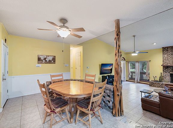 5th image of 903 W Oak Estates Dr