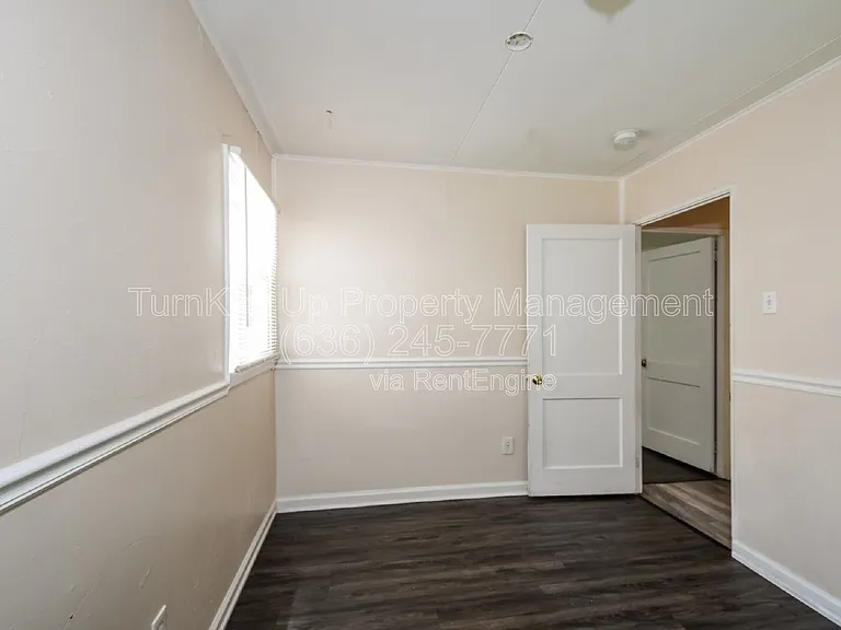110 Paul Ave — Photo 12