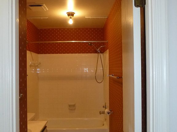5th image of 2111 N Monroe St APT C
