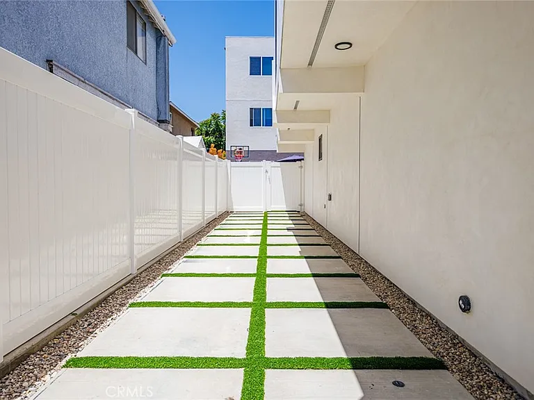 11313 Collins St #1 — Photo 32