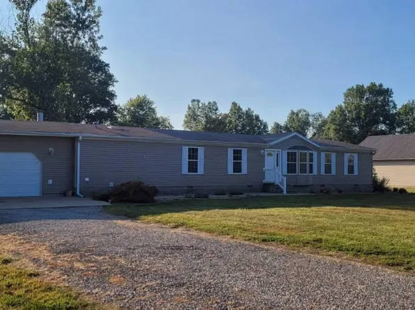 1355 College Ave, Salem, IL 62881