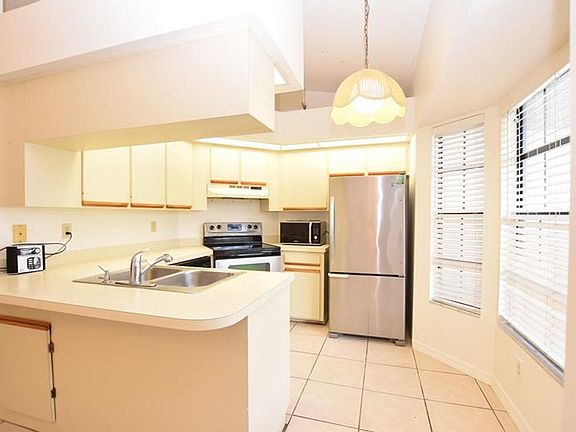 4th image of 1180 Kenway Ave