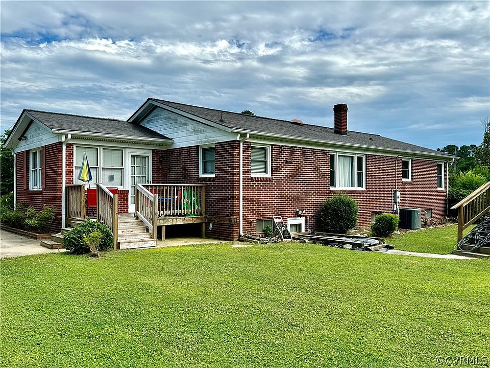 2nd image of 705 Lakeside Dr