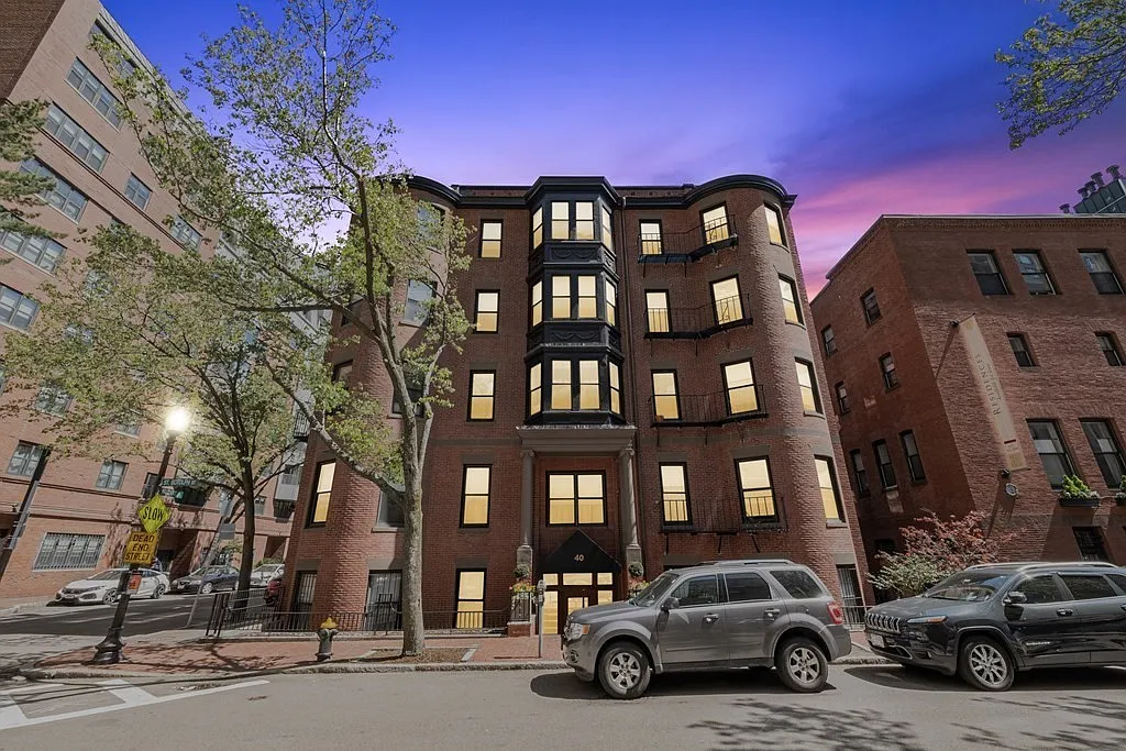 Studio, 217 sqft, $1,950 — Photo 1