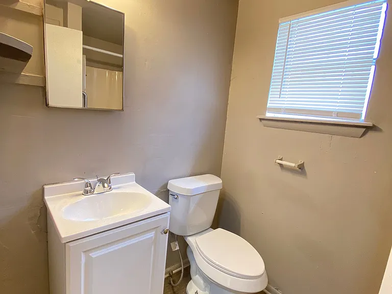 1345 SW 27th St — Photo 31