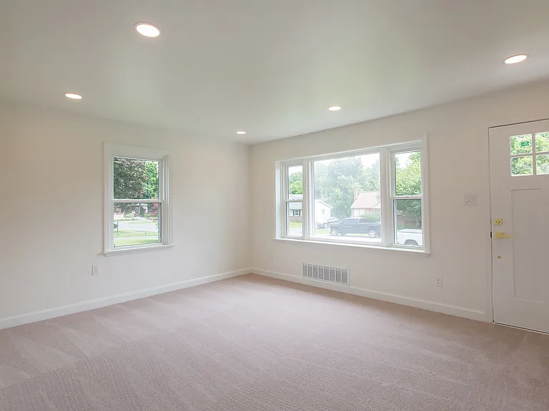 1307 Meadowcreek Ln — Photo 7