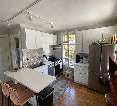 4th image of 140 E Vine STREET
