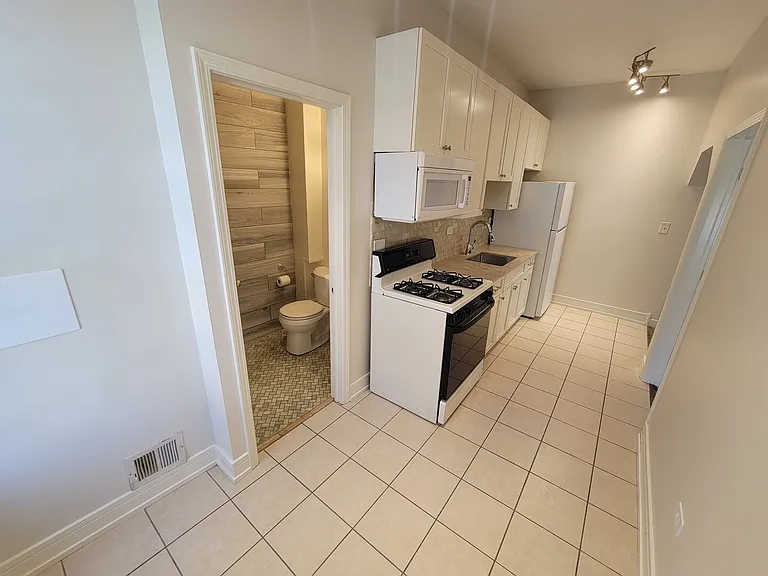 802 Dempster St #1A — Photo 15