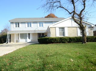 1707 Longmeadow Dr, Glenview, IL
