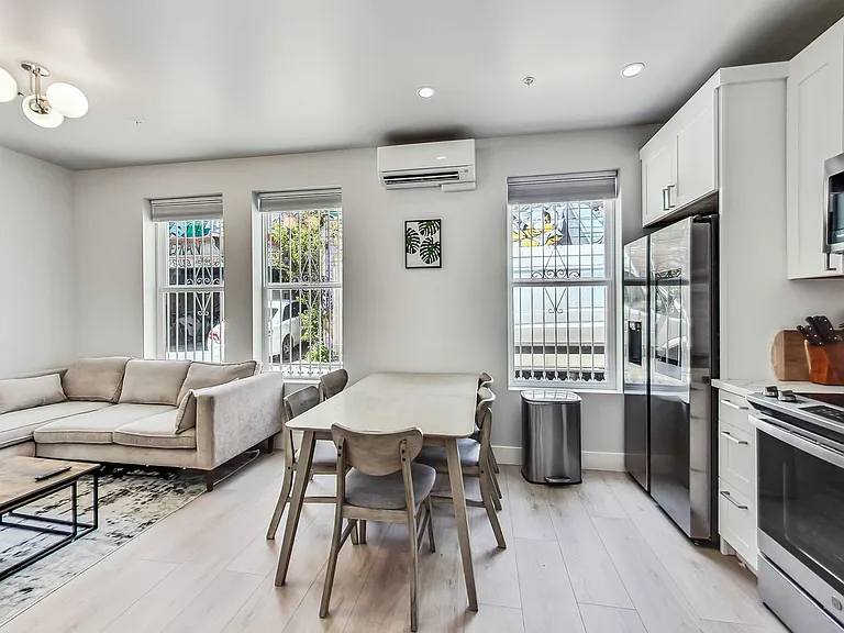 1026 Capp St — Photo 3