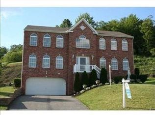 628 Fieldstone Dr, Coraopolis, PA