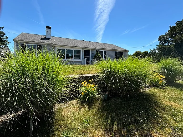 76 Bayberry Rd — Photo 1